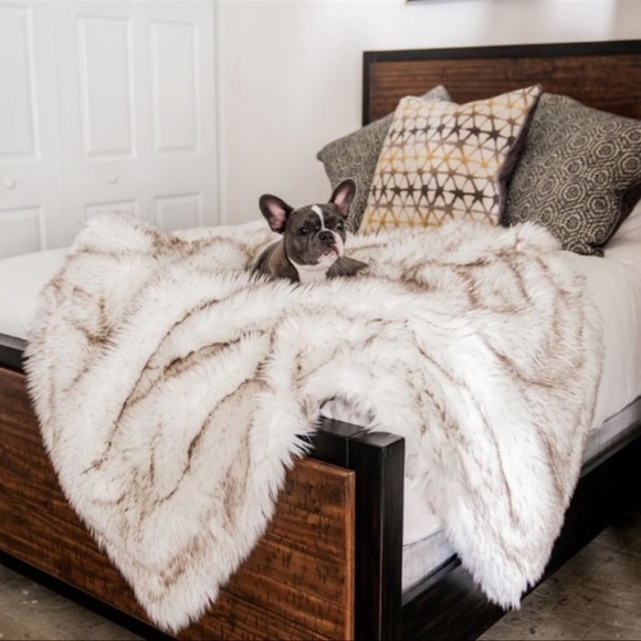 (NWT) PupProtector Waterproof Throw Blanket. Large (80”L X 62”W) - Picture 12 of 12